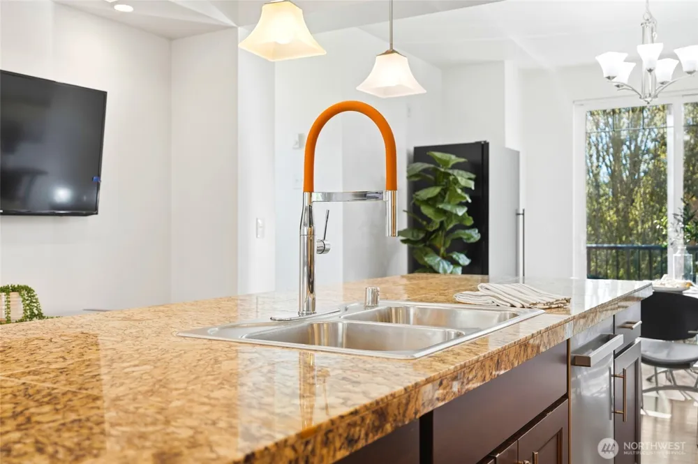 10175 156th Court NE #105 Redmond, WA 98052