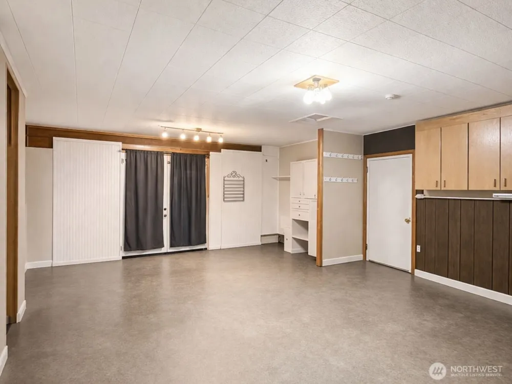 100 Hillcrest Drive Elma, WA 98541