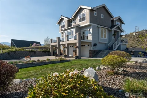 200 Crescent Street