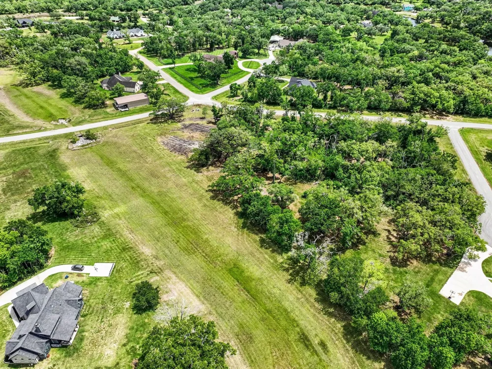 375 Thousand Oaks Drive Angleton, TX 77515