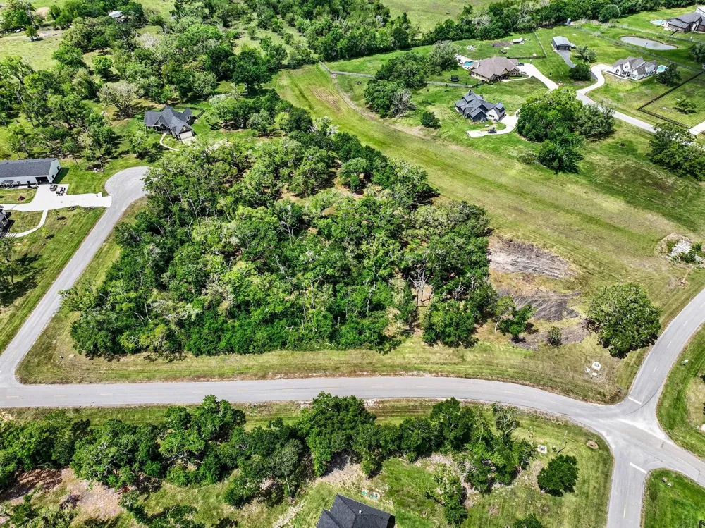 375 Thousand Oaks Drive Angleton, TX 77515