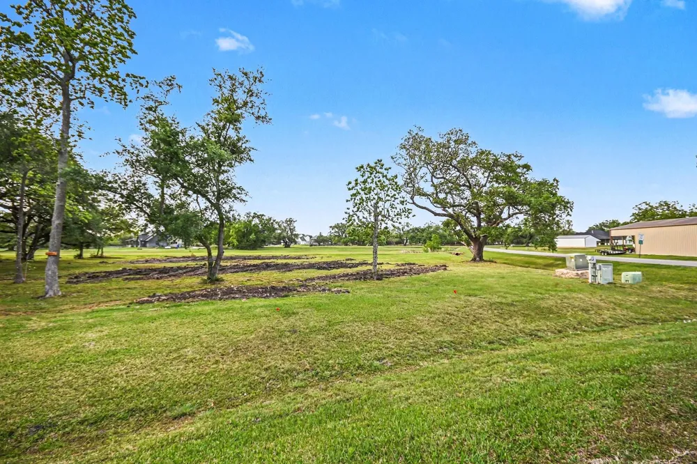 375 Thousand Oaks Drive Angleton, TX 77515