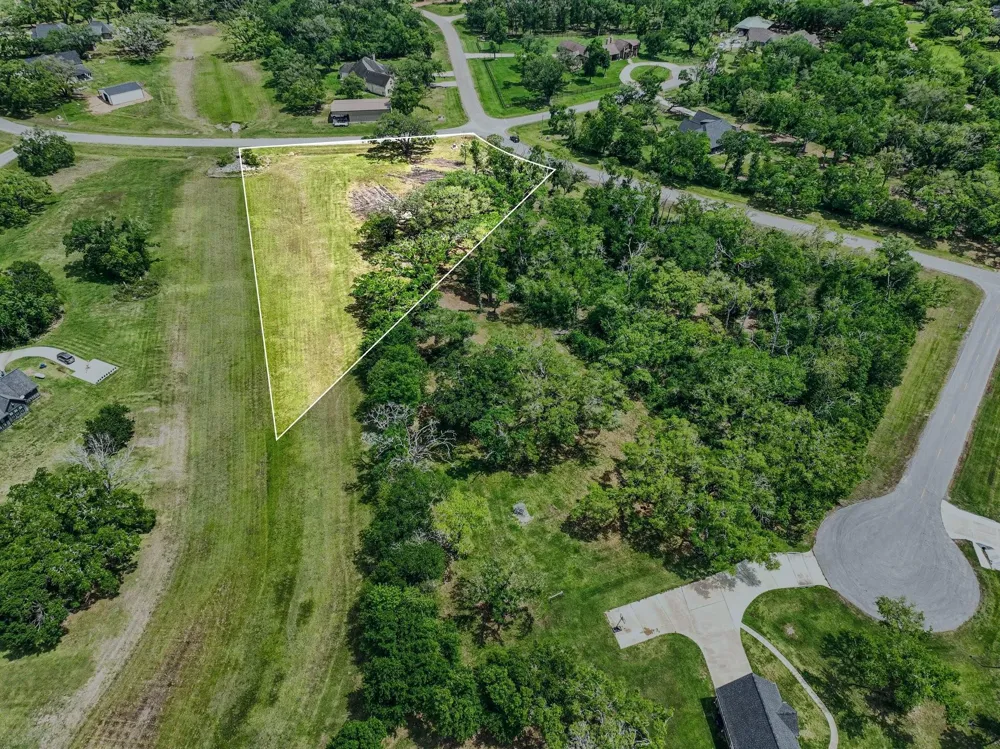 375 Thousand Oaks Drive Angleton, TX 77515