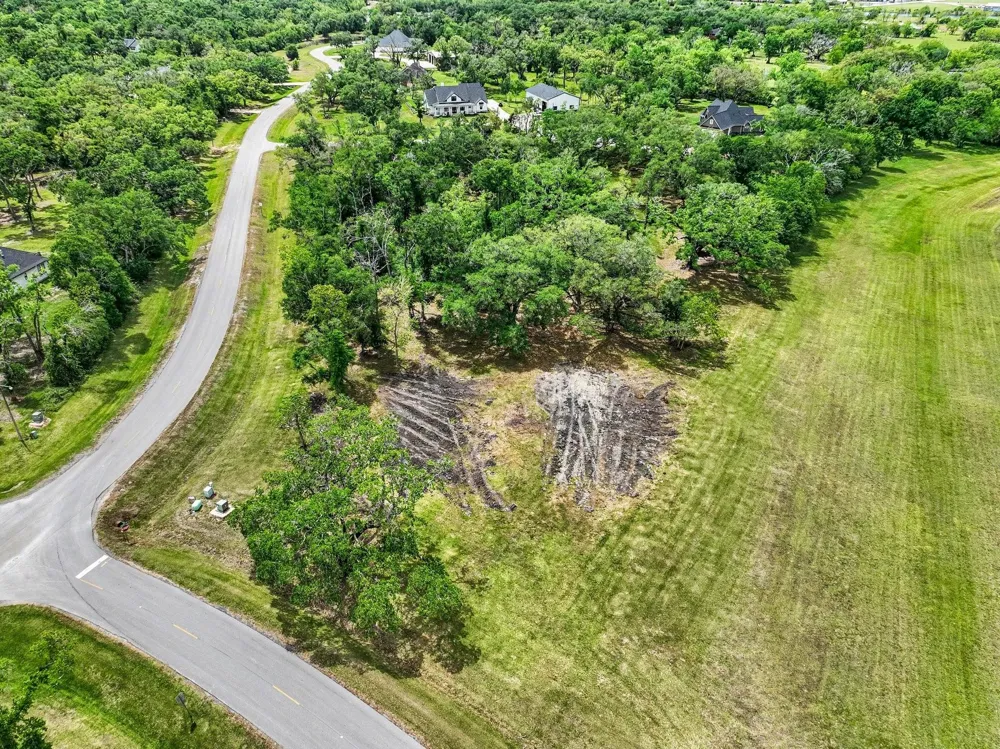 375 Thousand Oaks Drive Angleton, TX 77515