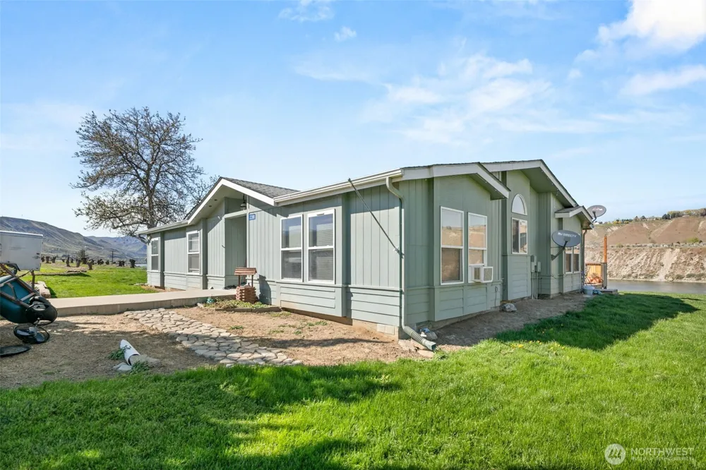 2988 Malaga Alcoa Highway Malaga, WA 98828