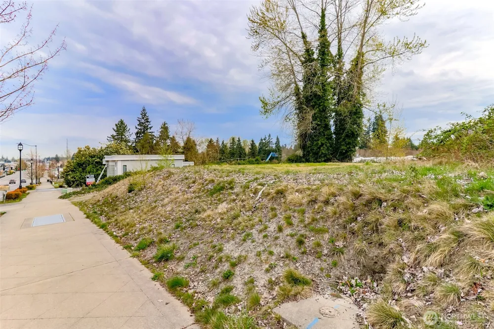 1725 Meridian Avenue E Edgewood, WA 98371