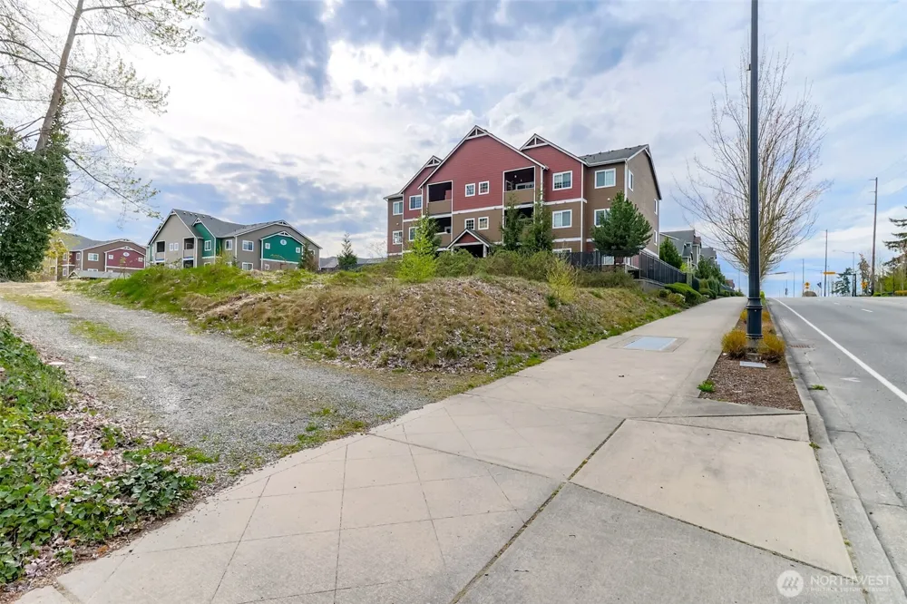 1725 Meridian Avenue E Edgewood, WA 98371