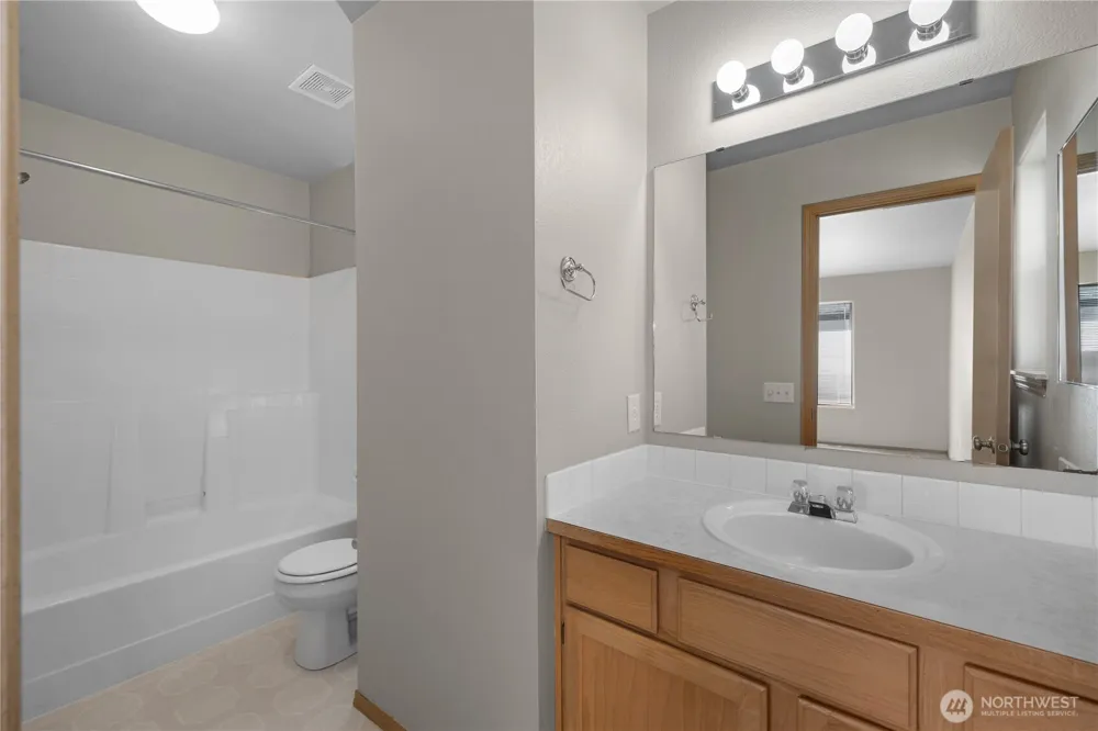 8014 Bedford Lane SE Tumwater, WA 98501