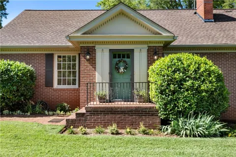 512 Williamsburg Drive