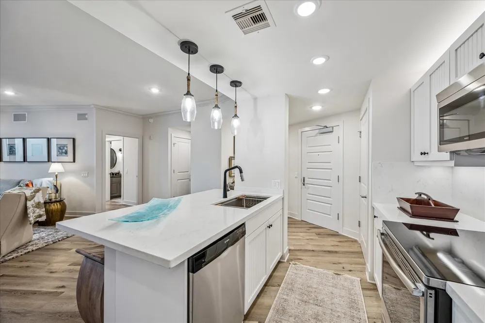 801 E Beach Drive #TW1704 Galveston, TX 77550