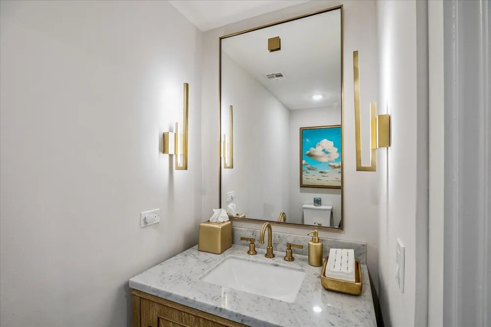 801 E Beach Drive #TW1704 Galveston, TX 77550