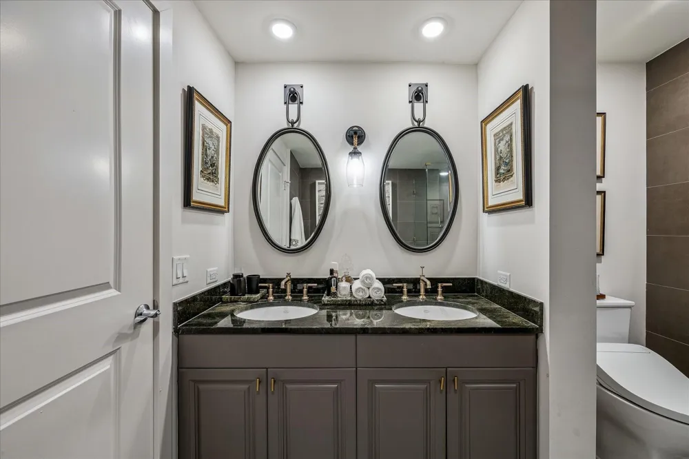 801 E Beach Drive #TW1704 Galveston, TX 77550