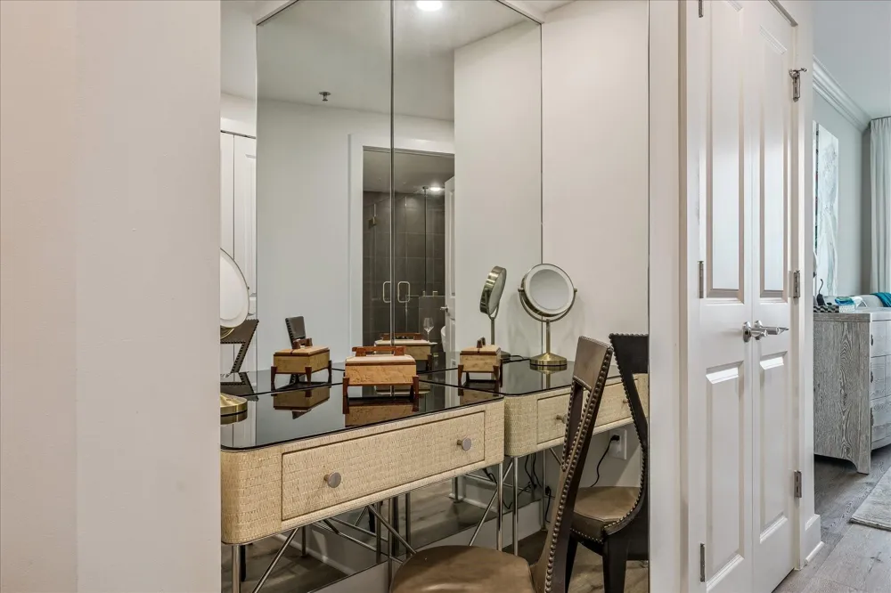801 E Beach Drive #TW1704 Galveston, TX 77550