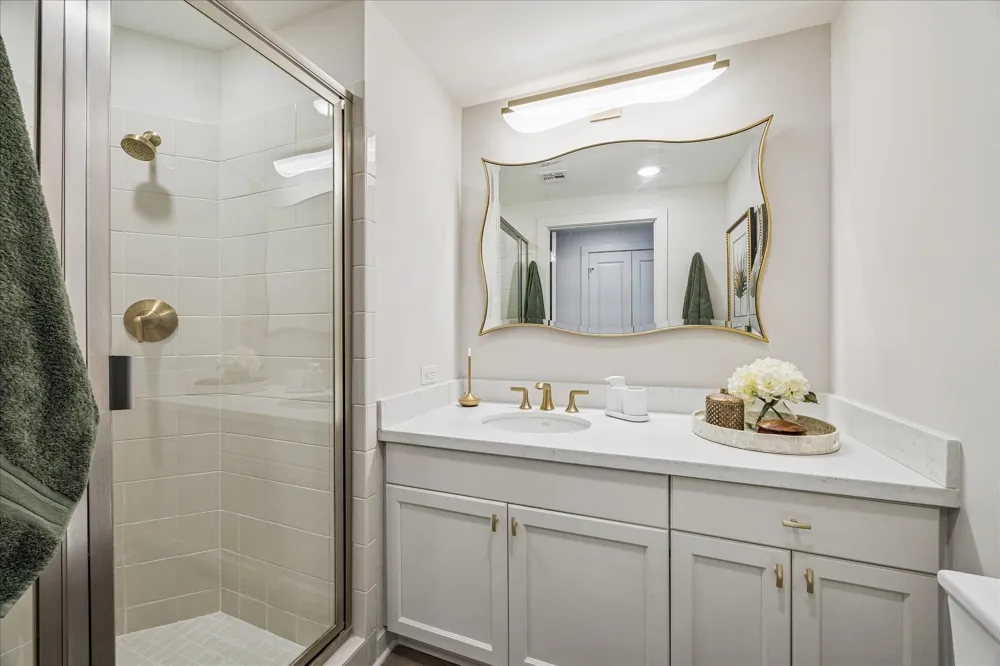 801 E Beach Drive #TW1704 Galveston, TX 77550