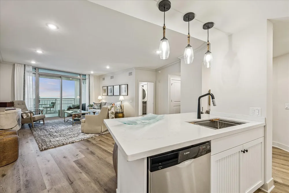 801 E Beach Drive #TW1704 Galveston, TX 77550