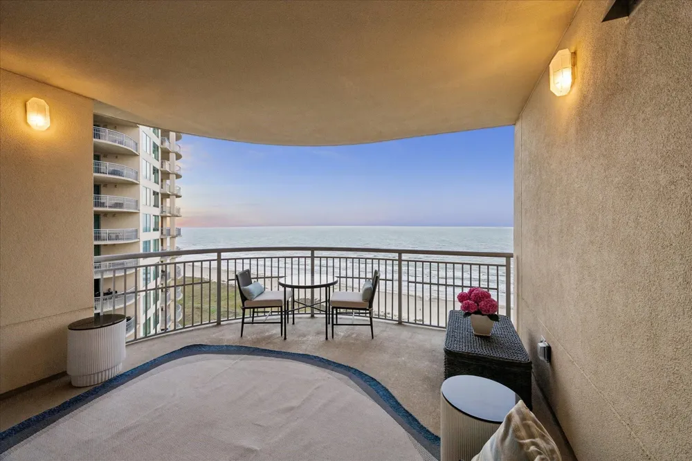 801 E Beach Drive #TW1704 Galveston, TX 77550