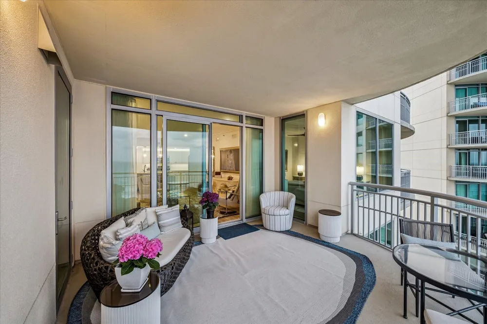 801 E Beach Drive #TW1704 Galveston, TX 77550