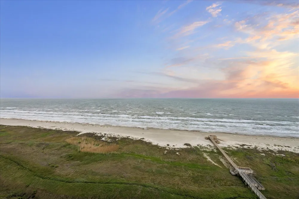 801 E Beach Drive #TW1704 Galveston, TX 77550