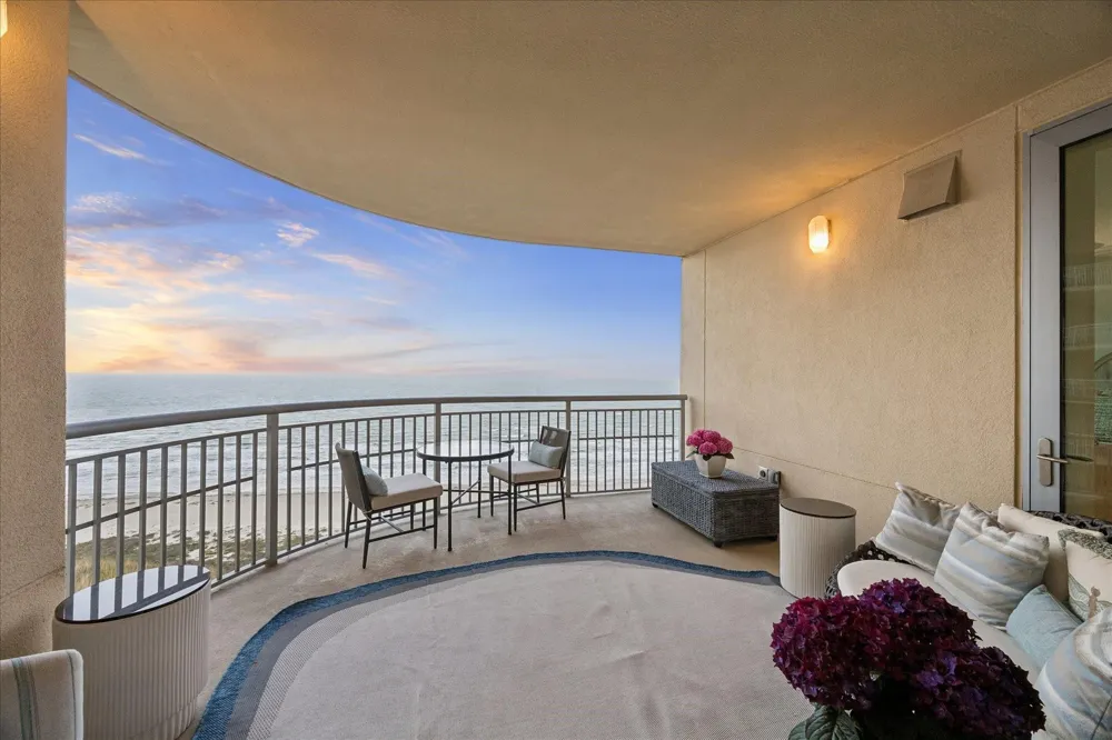 801 E Beach Drive #TW1704 Galveston, TX 77550