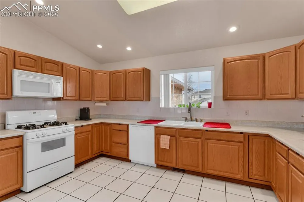 8 Pasadena Drive Pueblo, CO 81005