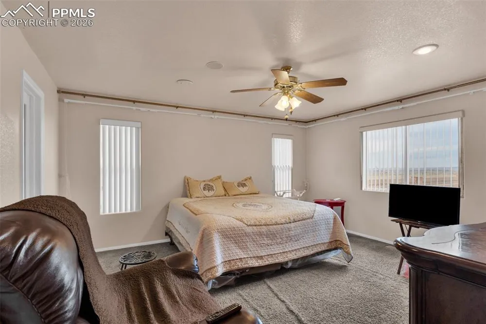 8 Pasadena Drive Pueblo, CO 81005