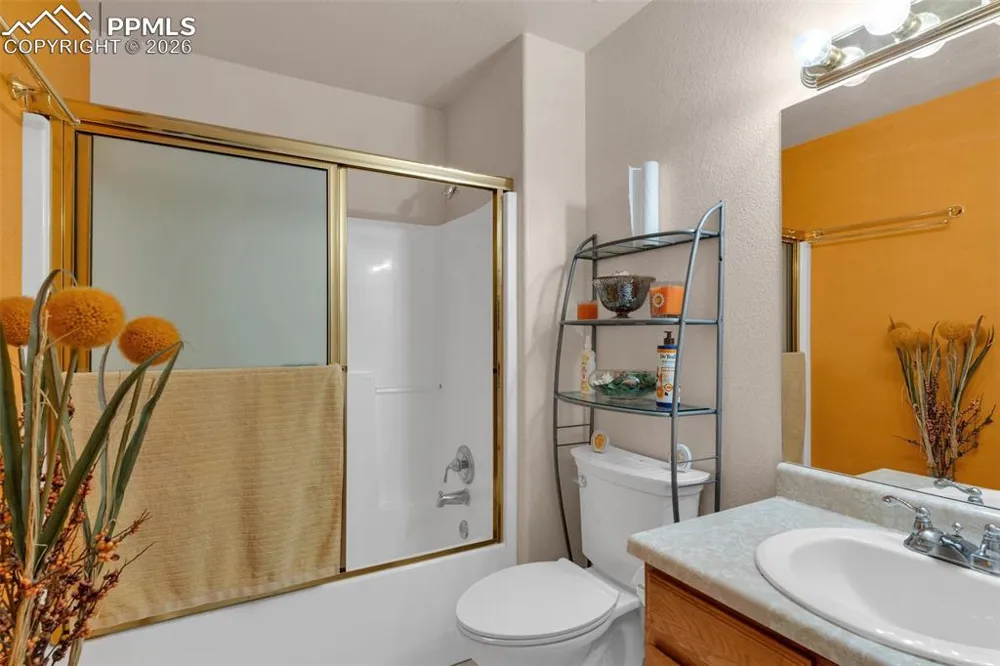 8 Pasadena Drive Pueblo, CO 81005
