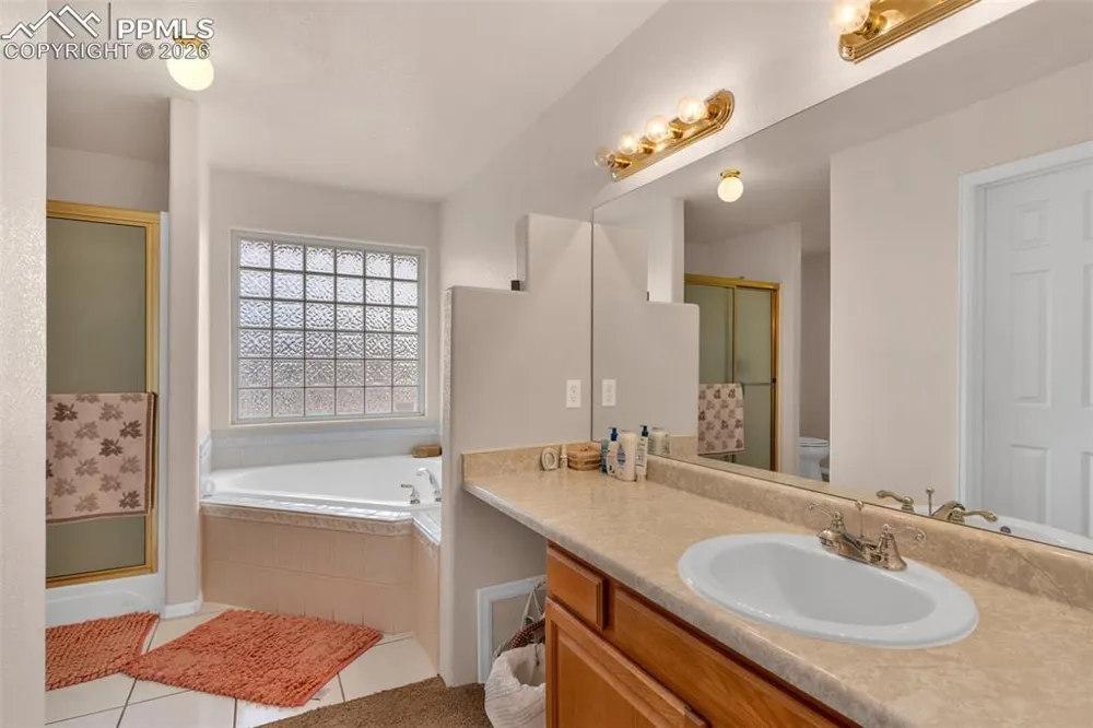 8 Pasadena Drive Pueblo, CO 81005
