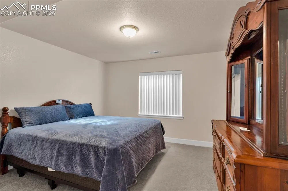 8 Pasadena Drive Pueblo, CO 81005