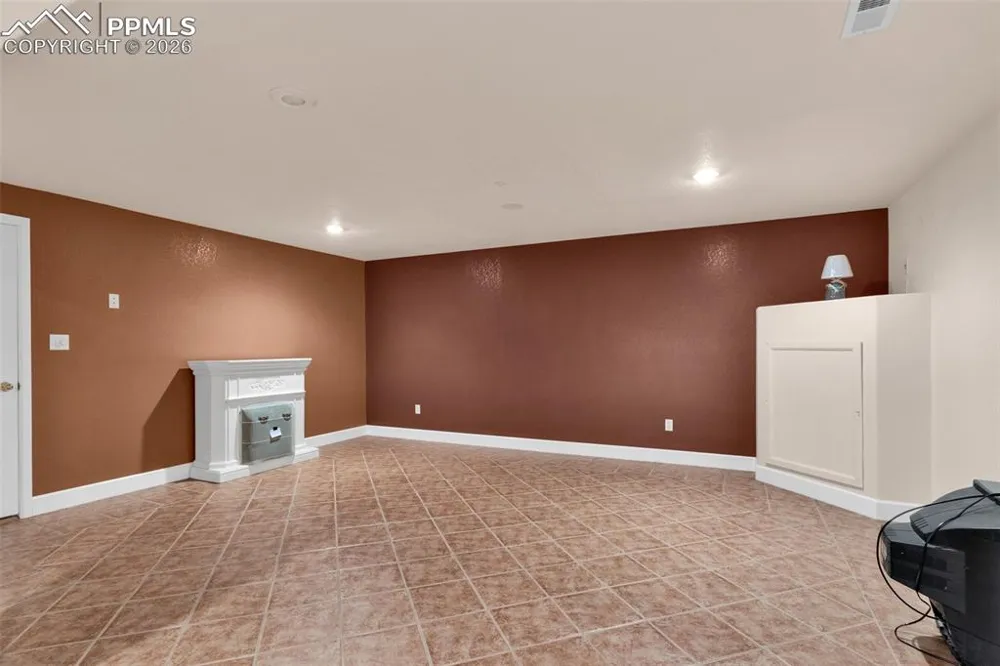 8 Pasadena Drive Pueblo, CO 81005