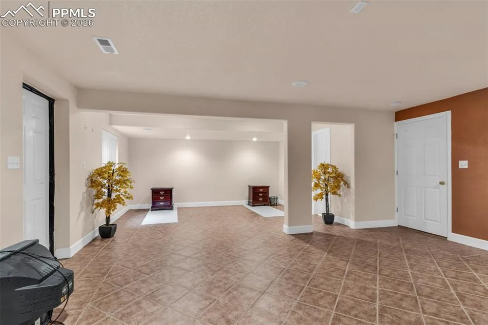 8 Pasadena Drive Pueblo, CO 81005