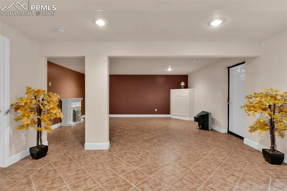 8 Pasadena Drive Pueblo, CO 81005
