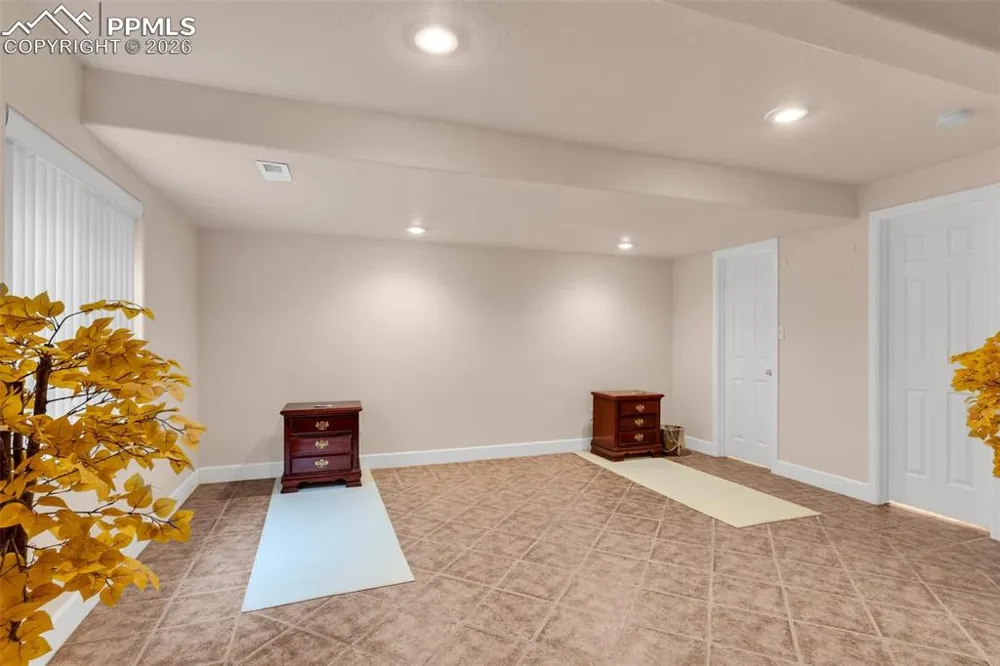 8 Pasadena Drive Pueblo, CO 81005
