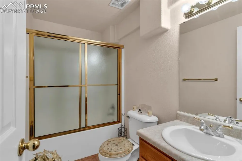 8 Pasadena Drive Pueblo, CO 81005