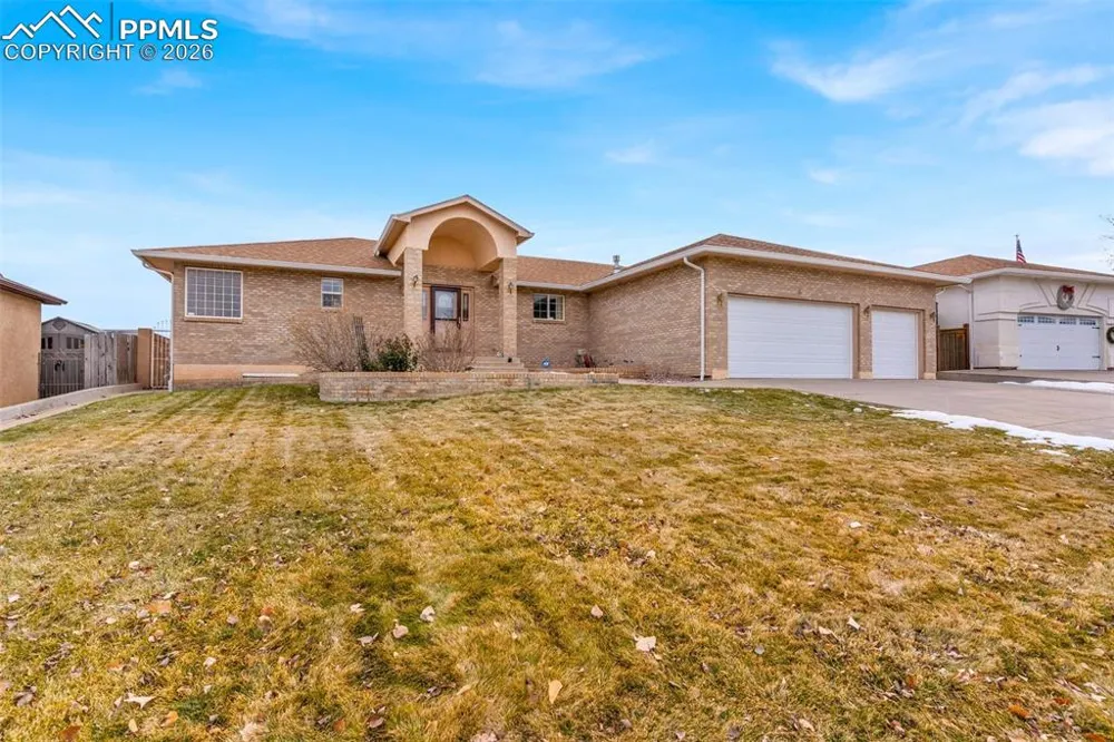 8 Pasadena Drive Pueblo, CO 81005