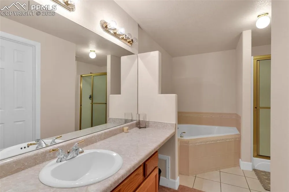 8 Pasadena Drive Pueblo, CO 81005