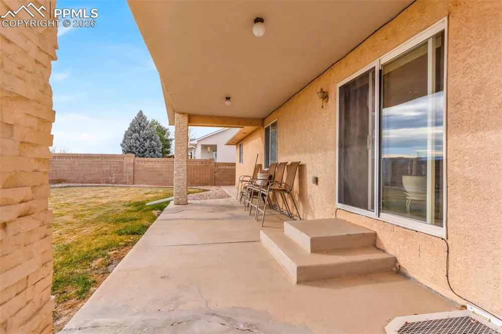 8 Pasadena Drive Pueblo, CO 81005