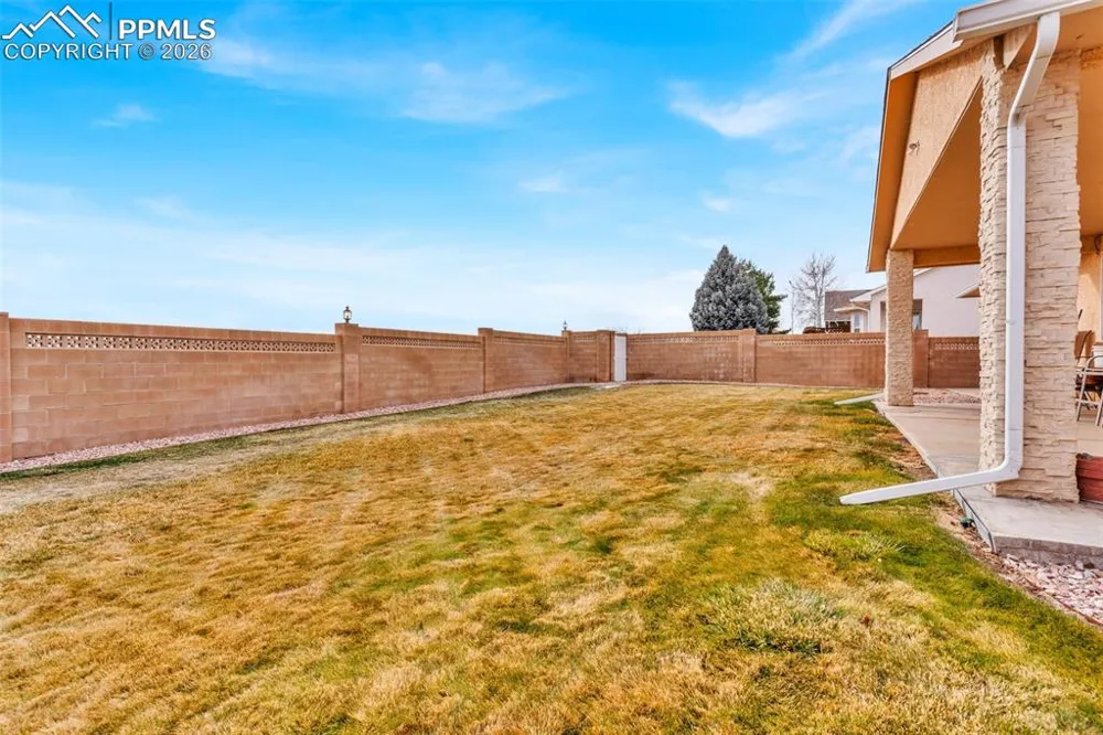 8 Pasadena Drive Pueblo, CO 81005
