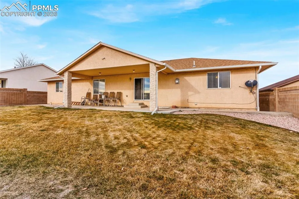 8 Pasadena Drive Pueblo, CO 81005