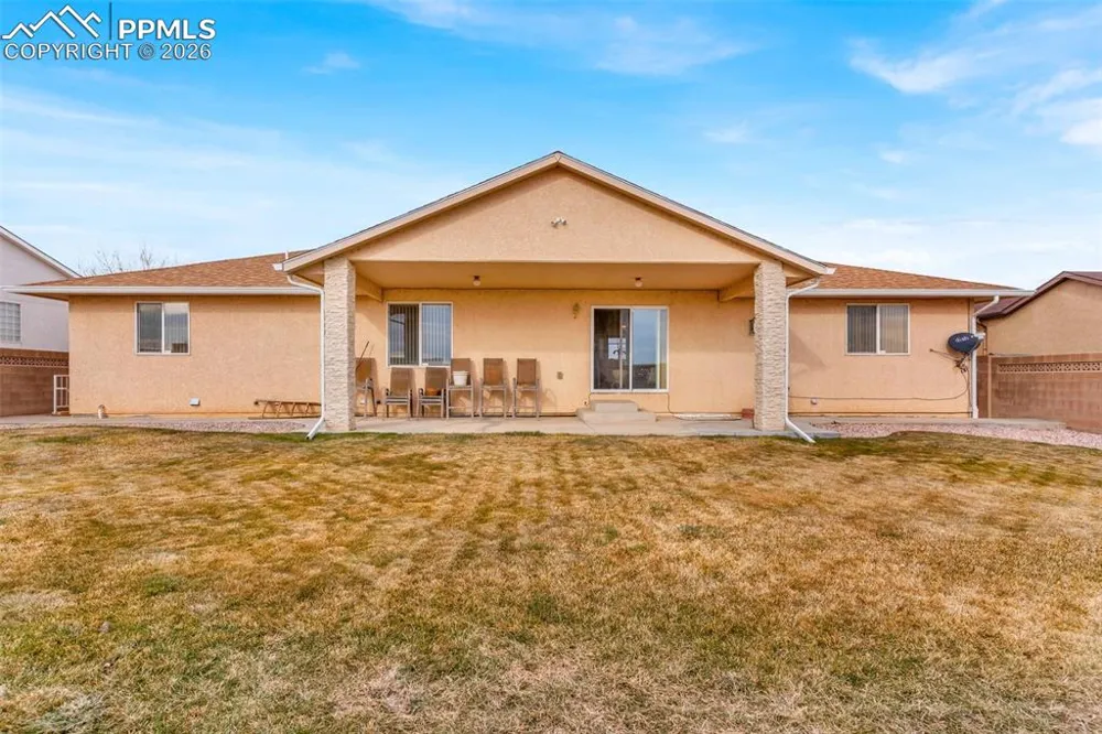 8 Pasadena Drive Pueblo, CO 81005