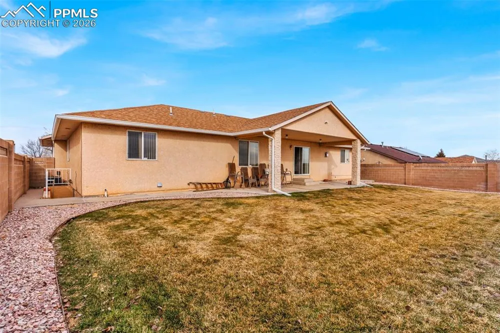 8 Pasadena Drive Pueblo, CO 81005