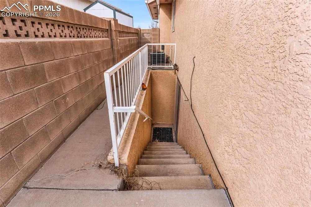 8 Pasadena Drive Pueblo, CO 81005