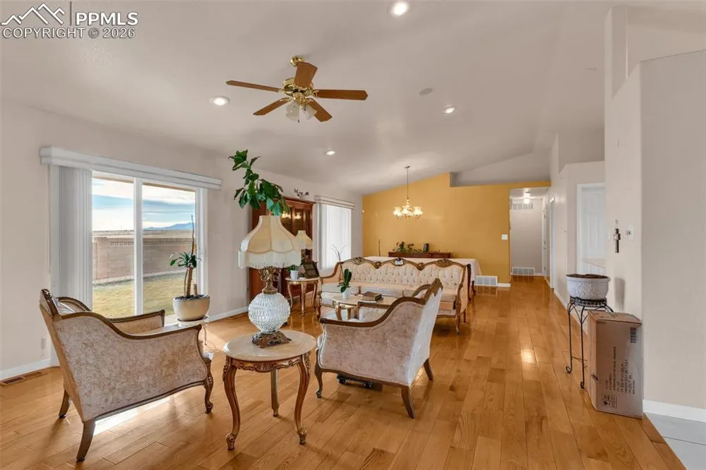 8 Pasadena Drive Pueblo, CO 81005