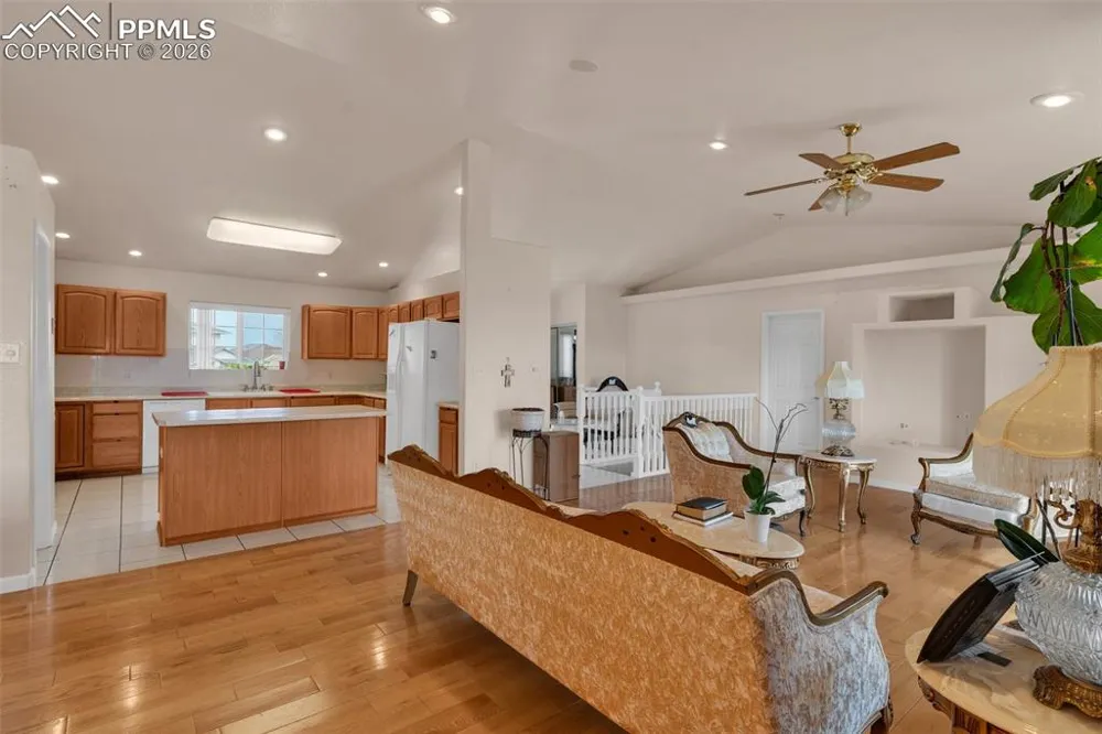 8 Pasadena Drive Pueblo, CO 81005