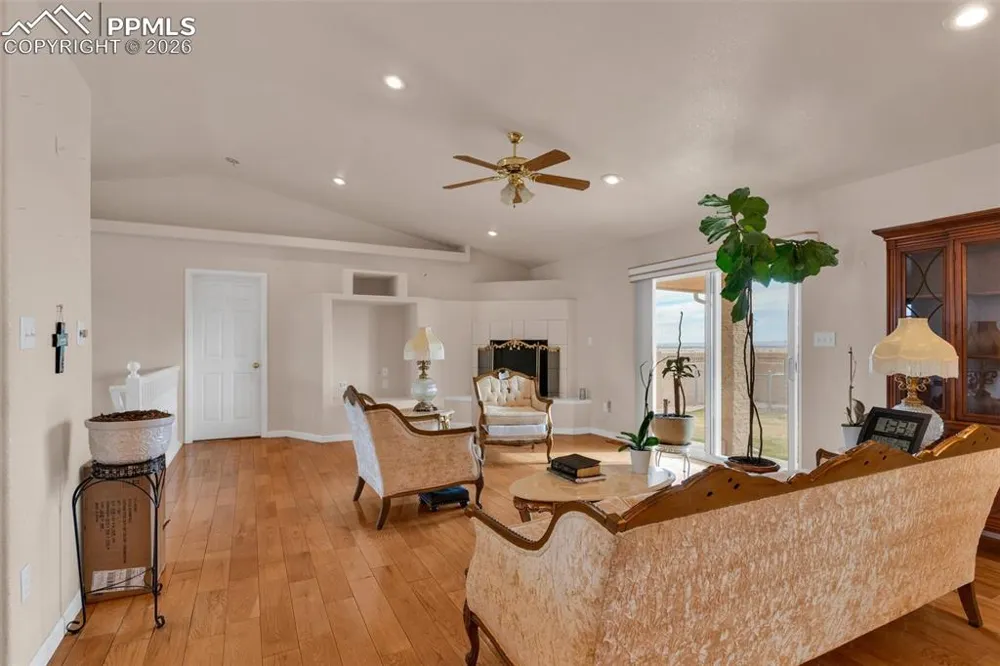 8 Pasadena Drive Pueblo, CO 81005