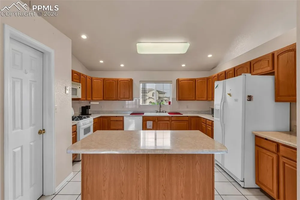 8 Pasadena Drive Pueblo, CO 81005