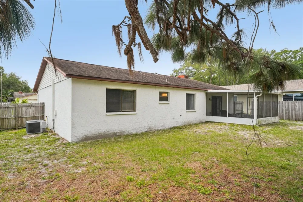105 LOTUS CIRCLE Safety Harbor, FL 34695