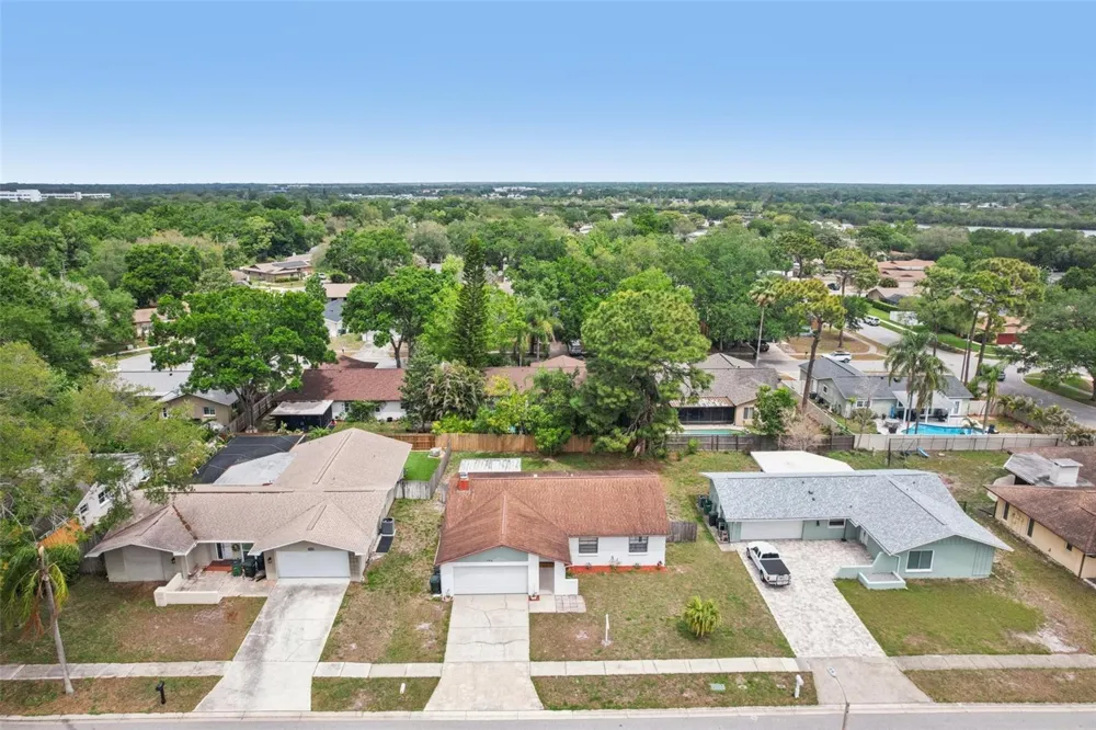 105 LOTUS CIRCLE Safety Harbor, FL 34695