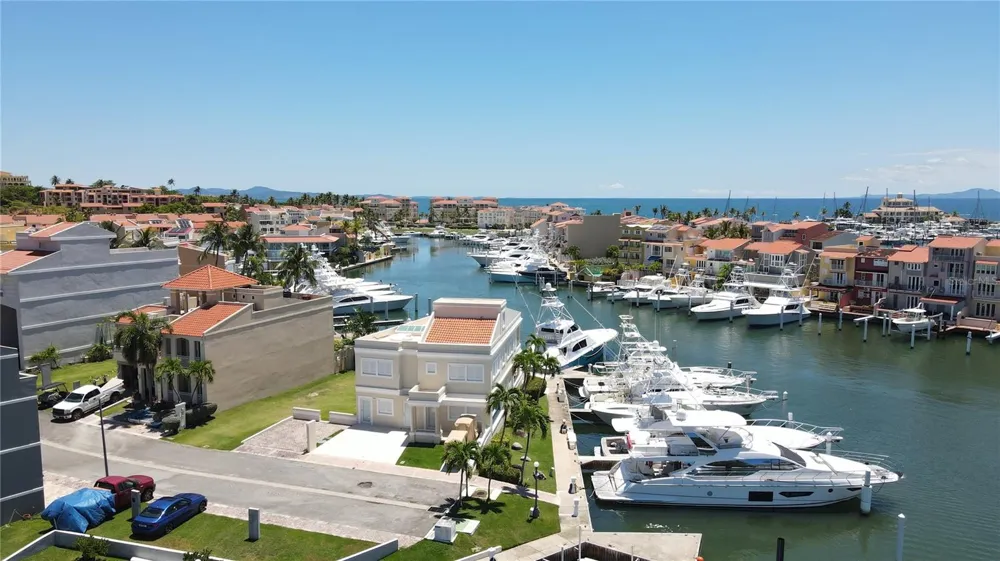 14 PENINSULA  DE SAN JUAN STREET Humacao, PR 00791