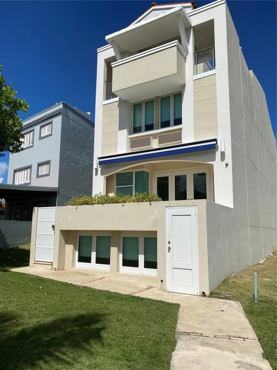 14 PENINSULA  DE SAN JUAN STREET Humacao, PR 00791