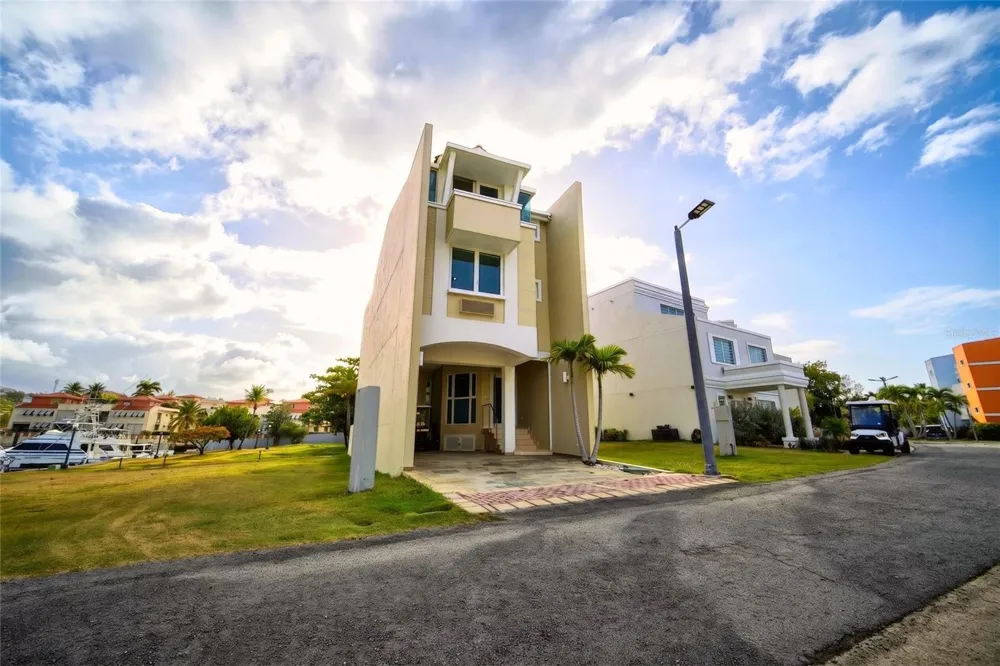 14 PENINSULA  DE SAN JUAN STREET Humacao, PR 00791